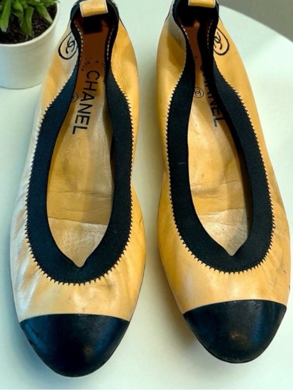 Chanel Two-Tone Tan and Black Leather Ballet Flats 39 8.5